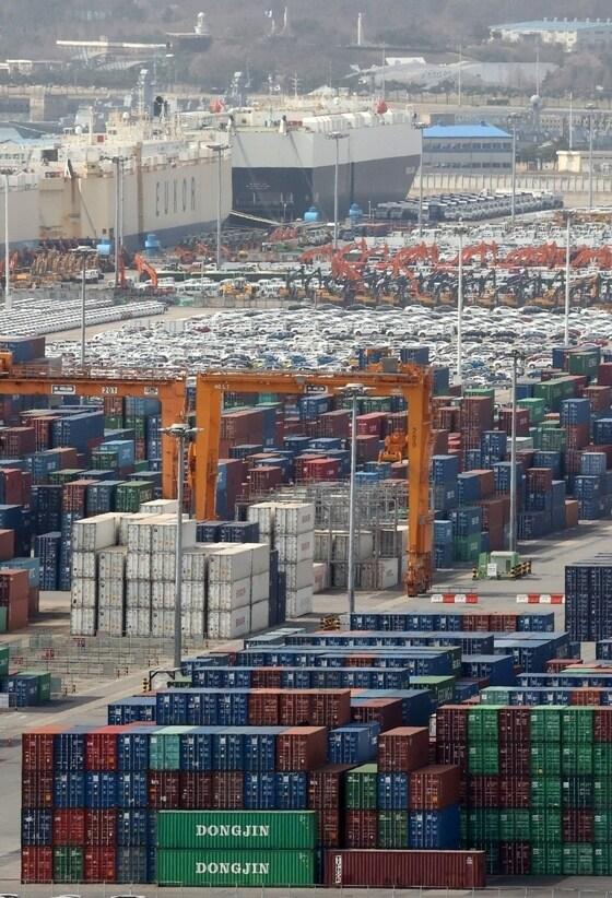 본문 이미지 - 관세청이 앞으로 한국 컨테이너 운임통계를 매월 공개한다.ⓒ 뉴스1