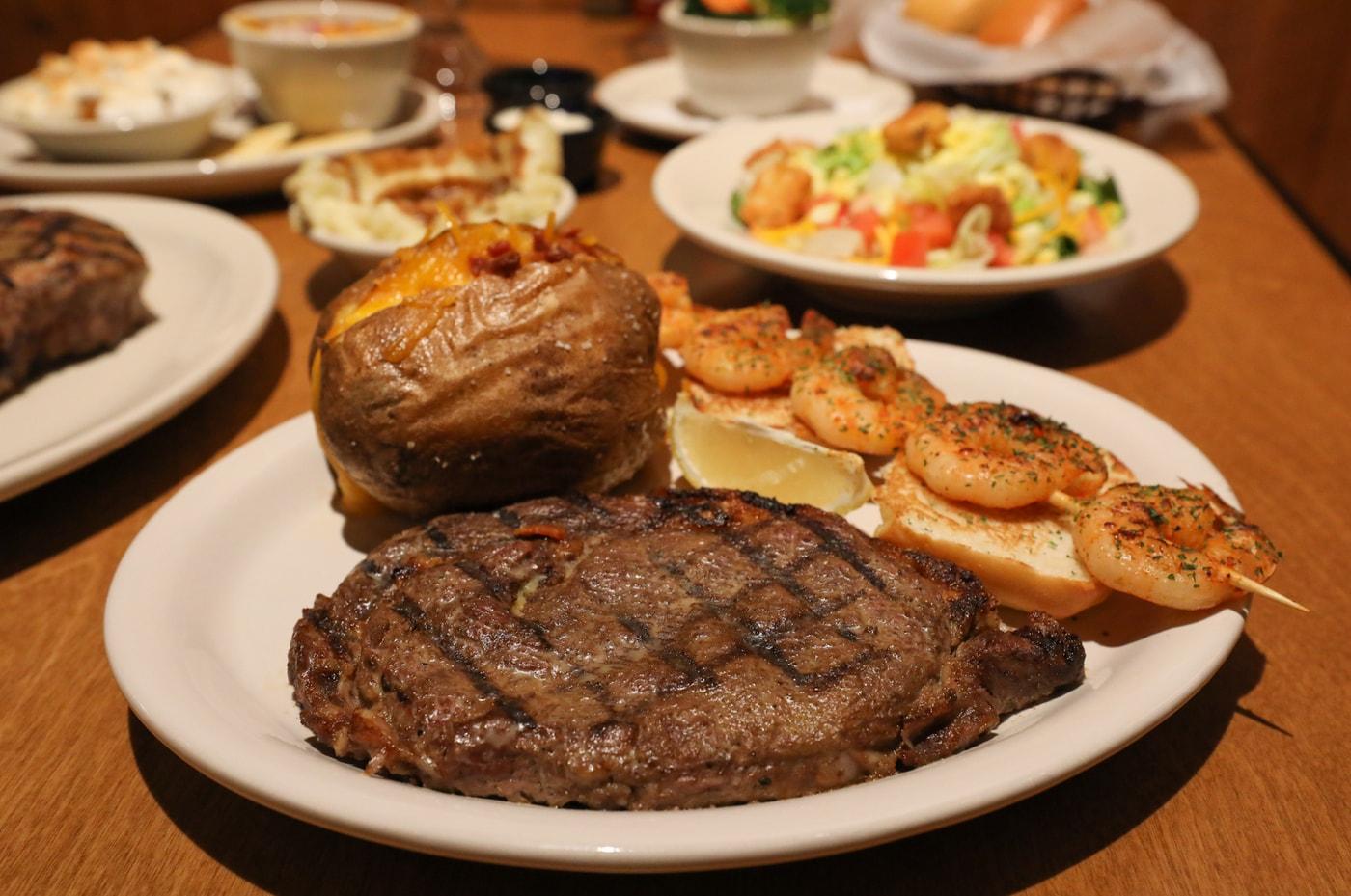 텍사스로드하우스 현대프리미엄아울렛 김포점 오픈(현대그린푸드 제공)ⓒ 뉴스1