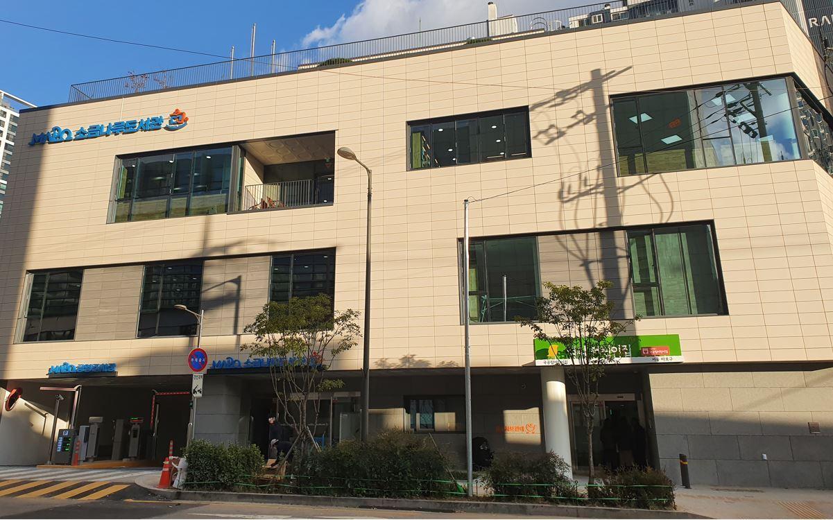 본문 이미지 - 서울 마포구 염리동의 소금나루도서관 전경.(마포구 제공)ⓒ 뉴스1