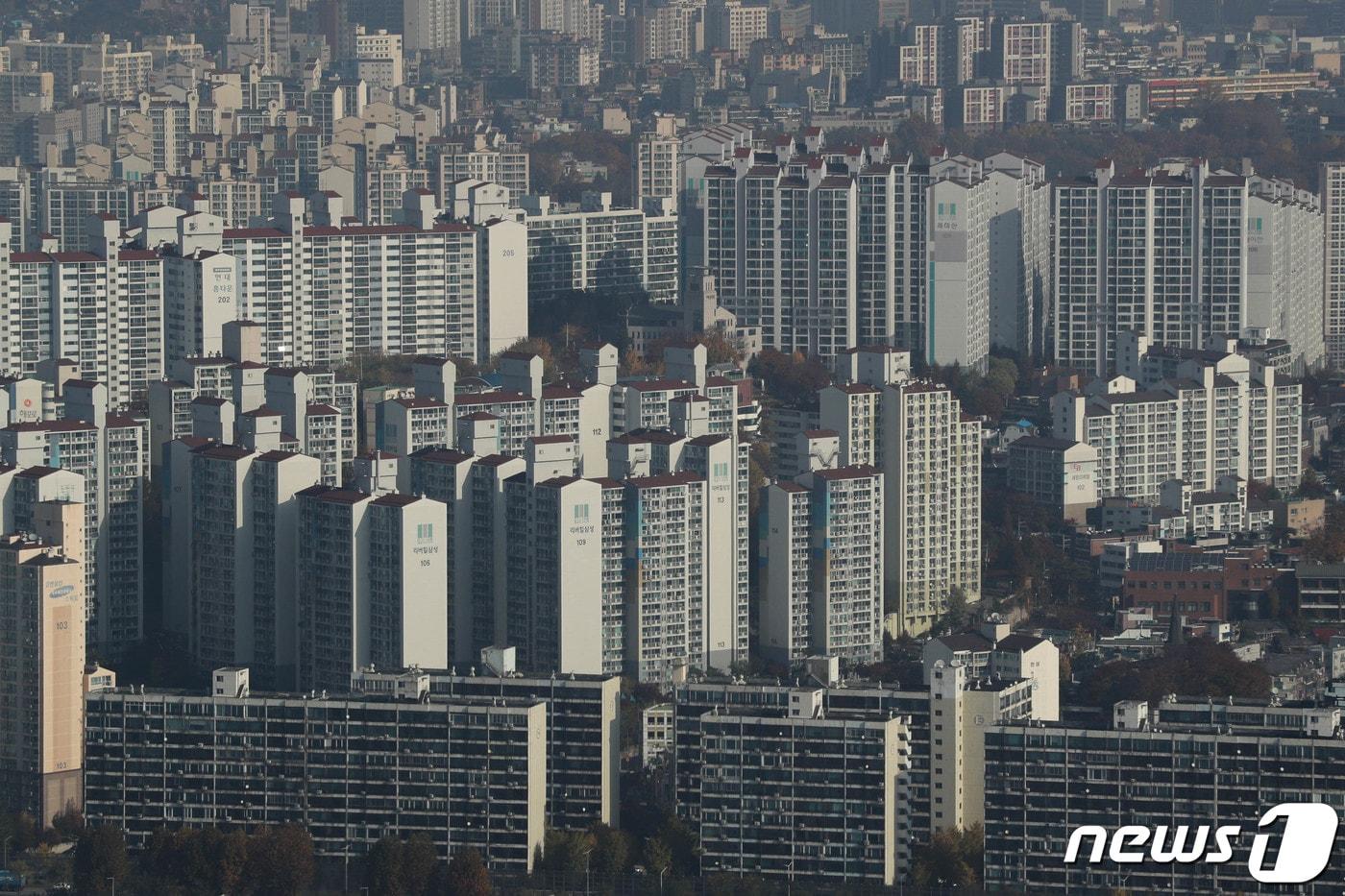 본문 이미지 - 서울 여의도 63빌딩 전망대에서 바라본 아파트 밀집지역. 2021.11.16/뉴스1 ⓒ News1 성동훈 기자