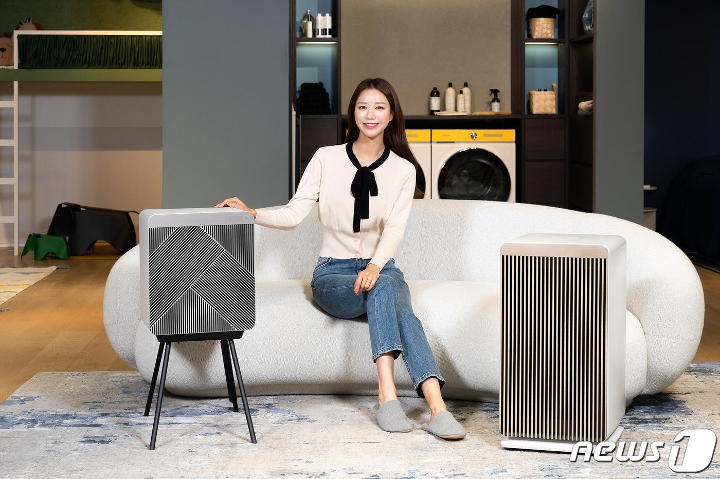 본문 이미지 - 삼성전자의 2022년형 공기청정기 '비스포크 큐브 에어'(Bespoke 큐브™ Air). (삼성전자 제공) 2021.11.17/뉴스1