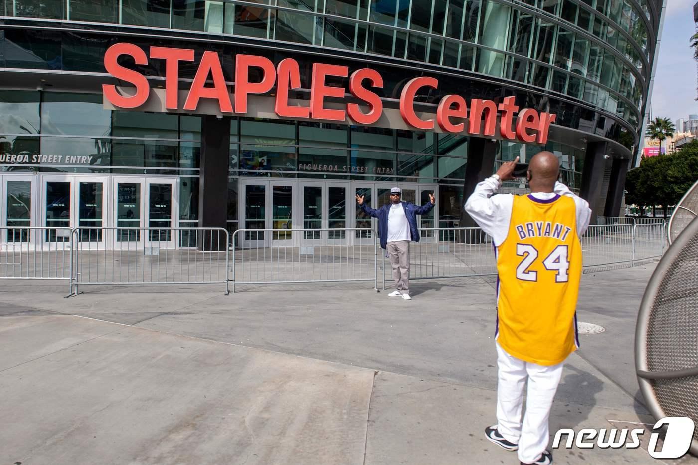 12월부터 크립토닷컴 아레나로 이름이 바뀌는 스테이플스 센터. ⓒ AFP=뉴스1