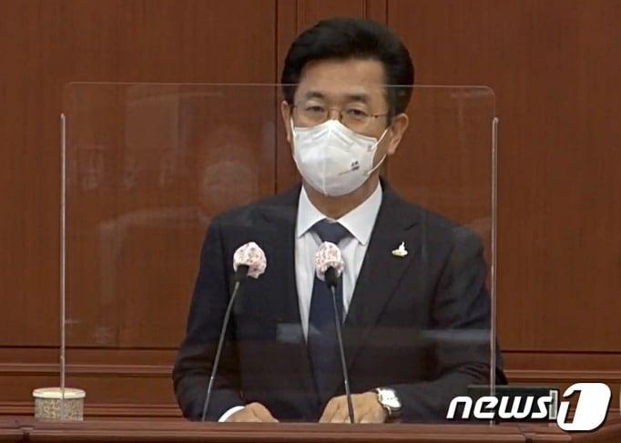 본문 이미지 - 허태정 대전시장이 18일 시의회 본회의장에서 2022년도 예산안 제출에 즈음한 시정연설을 하고 있다. (대전시의회 인터넷 생중계 화면 갈무리) ⓒ뉴스1