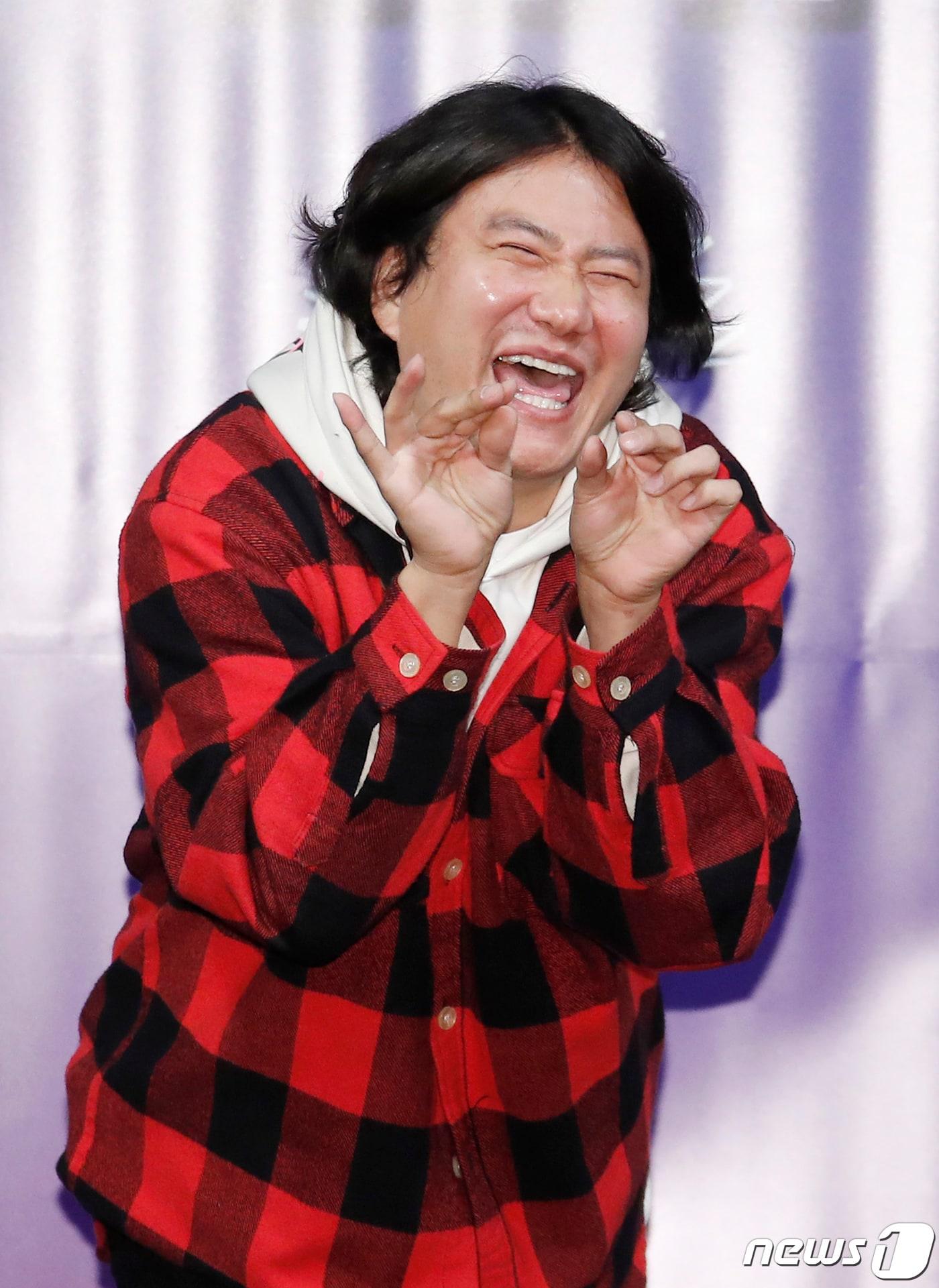 본문 이미지 - 개그맨 임우일이 18일 오후 서울 마포구 윤형빈소극장에서 열린 WAG TV ‘우리는 개그맨이다’ 시즌1 제작발표회에 참석해 포즈를 취하고 있다. 2021.11.18/뉴스1 ⓒ News1 권현진 기자