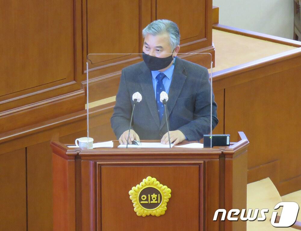 본문 이미지 - 19일 대전시의회 본회의에서 시정질의에 나서고 있는 정기현 대전시의원 ⓒ 뉴스1