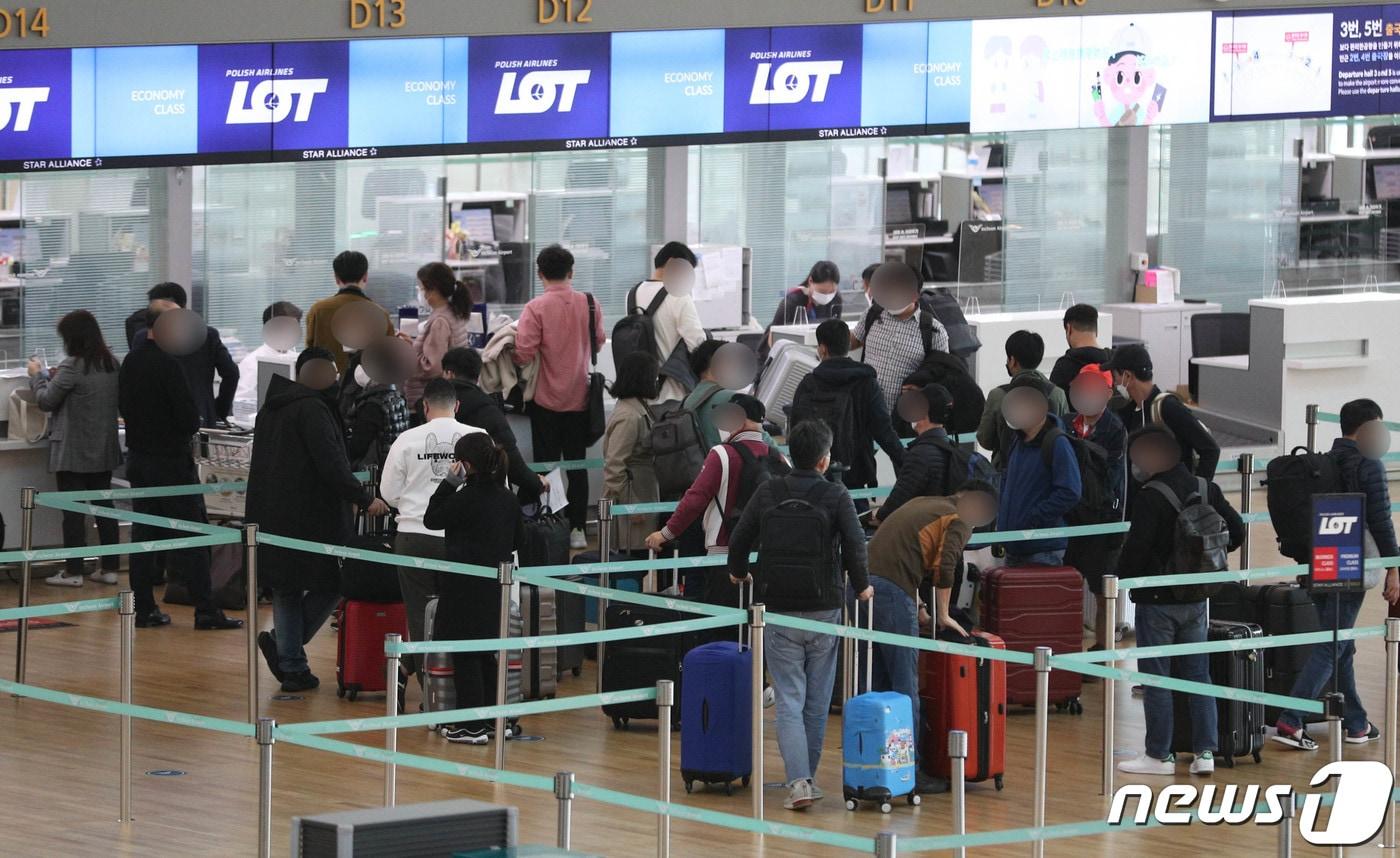 본문 이미지 - 2일 오전 인천국제공항 1터미널 출국장 모습. 2021.11.2/뉴스1 ⓒ News1 성동훈 기자