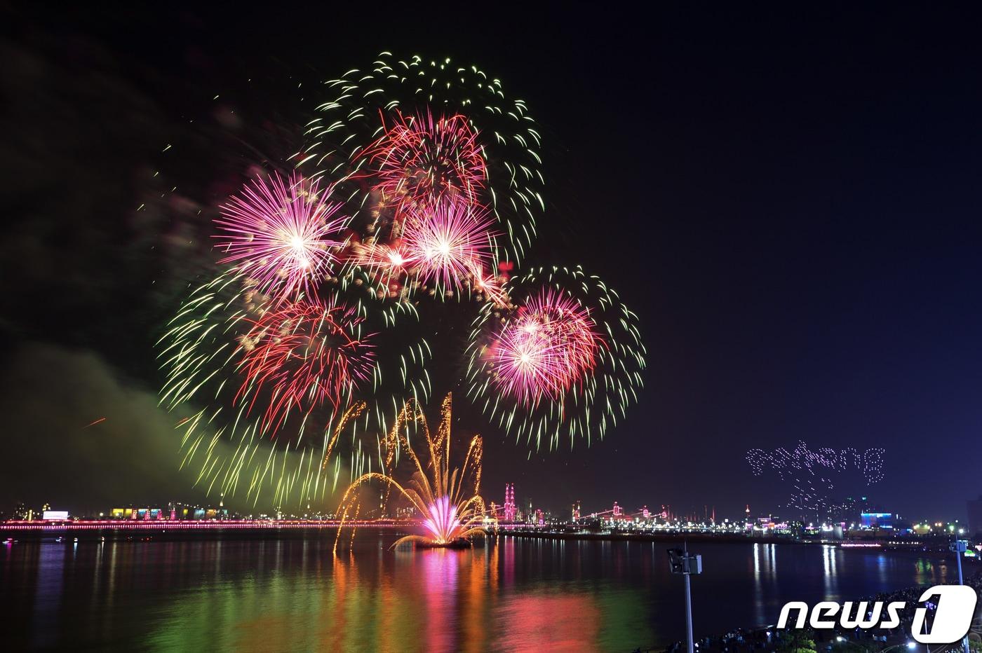 21일 경북 포항시 북구 영일대해수욕장에서 열린 포항국제불빛축제 모습.(뉴스1 자료, 제판매 및 DB 금지). ⓒ News1 최창호 기자