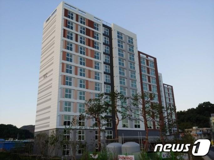 본문 이미지 - 충북 영동의 용산 행복주택 전경. ⓒ 뉴스1