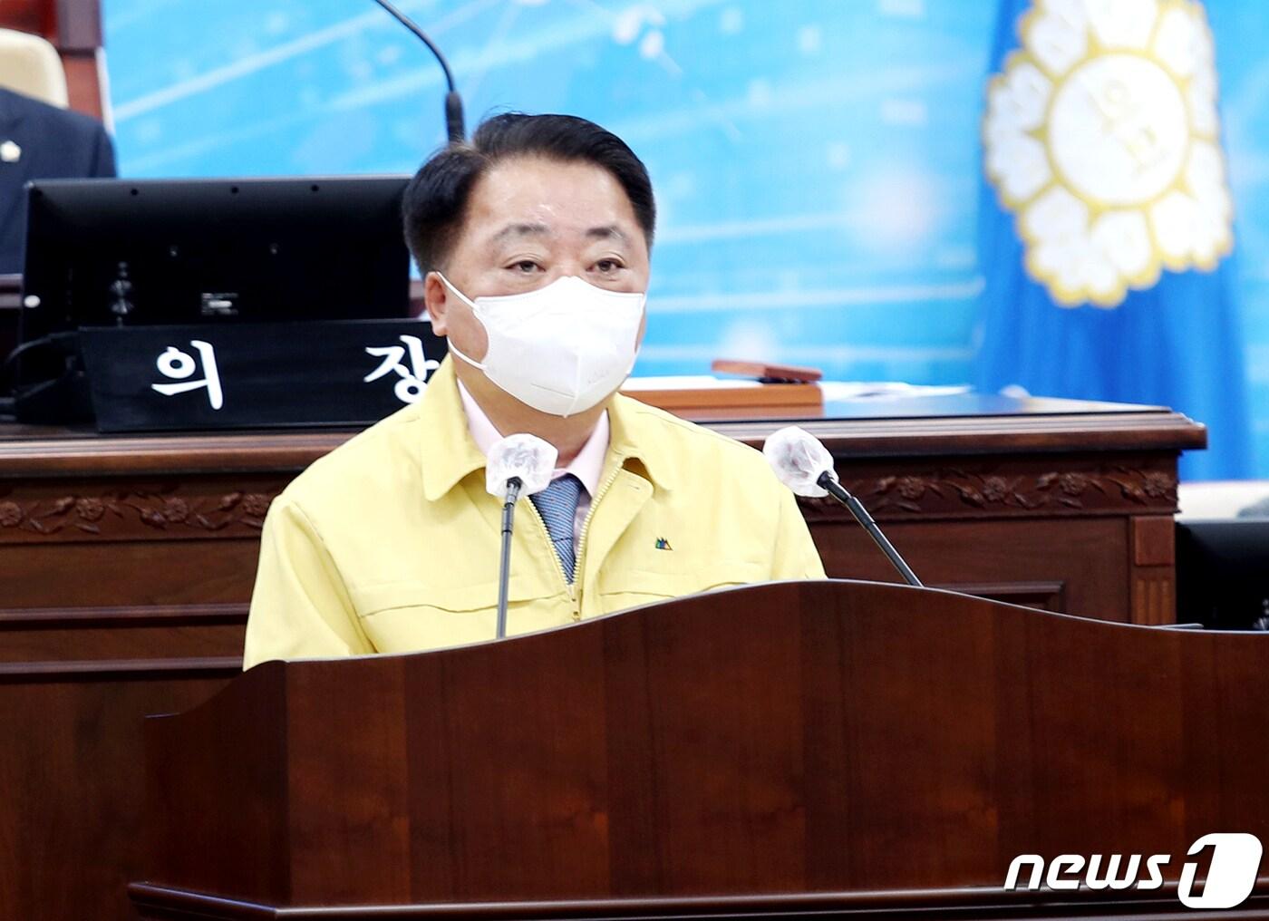 본문 이미지 - 한범덕 충북 청주시장이 22일 청주시의회에서 시정연설을 하고 있다.(청주시 제공).2021.11.22/ⓒ 뉴스1