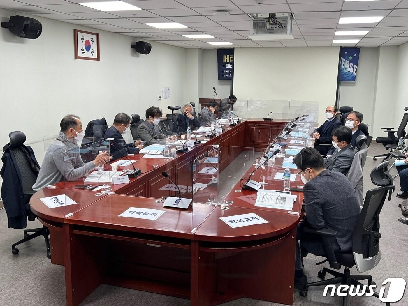 본문 이미지 - '메타버스 산업 전략 방향성 모색-메타버스 환상인가, 미래인가' 정책토론회 (한국게임학회 제공) ⓒ 뉴스1