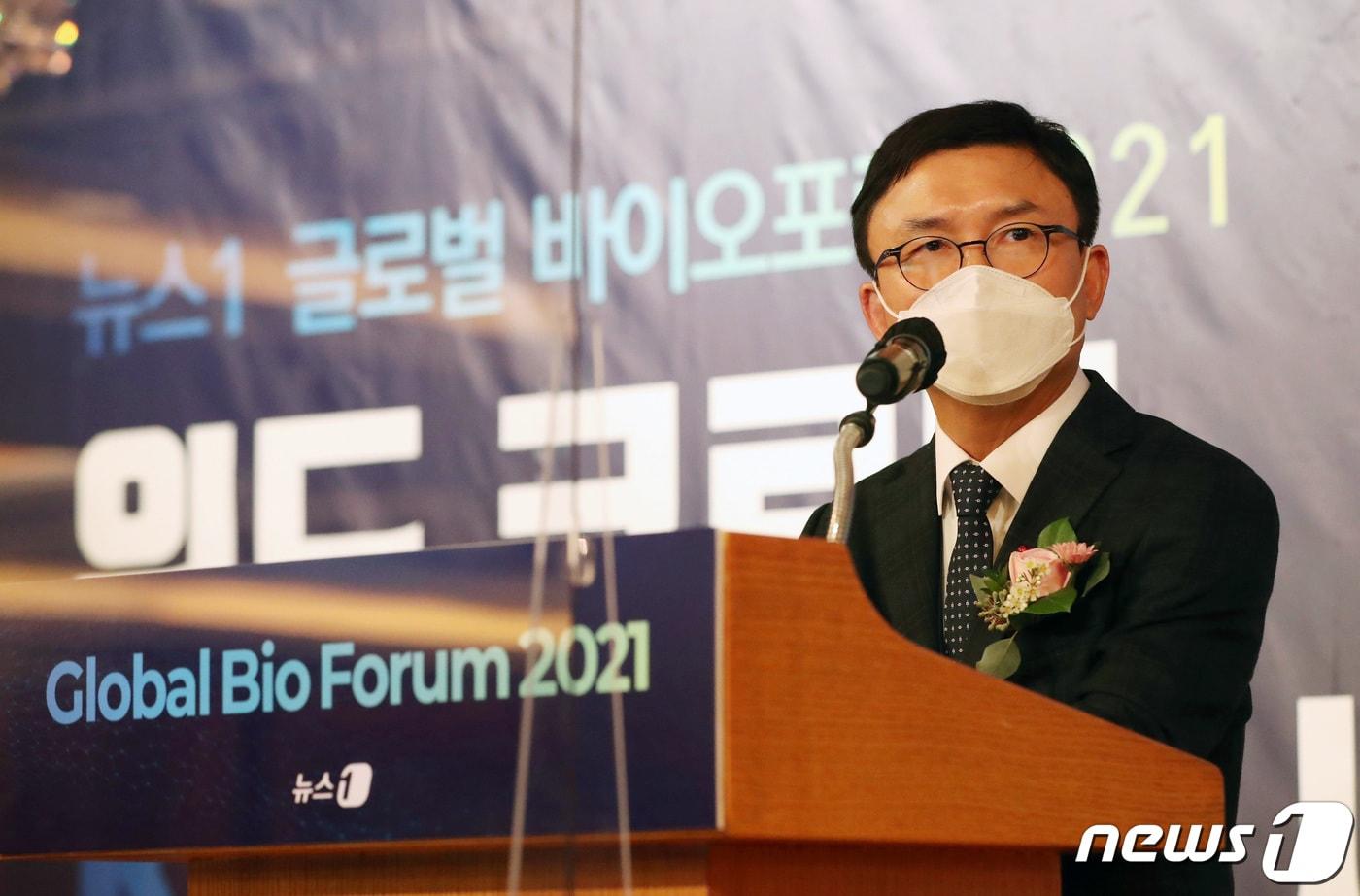 이백규 뉴스1 대표가 24일 서울 중구 롯데호텔에서 열린 뉴스1 글로벌 바이오포럼 '2021 위드코로나 K-바이오의 새로운 도약'에서 인사말을 하고 있다. 2021.11.24/뉴스1 ⓒ News1 이성철 기자