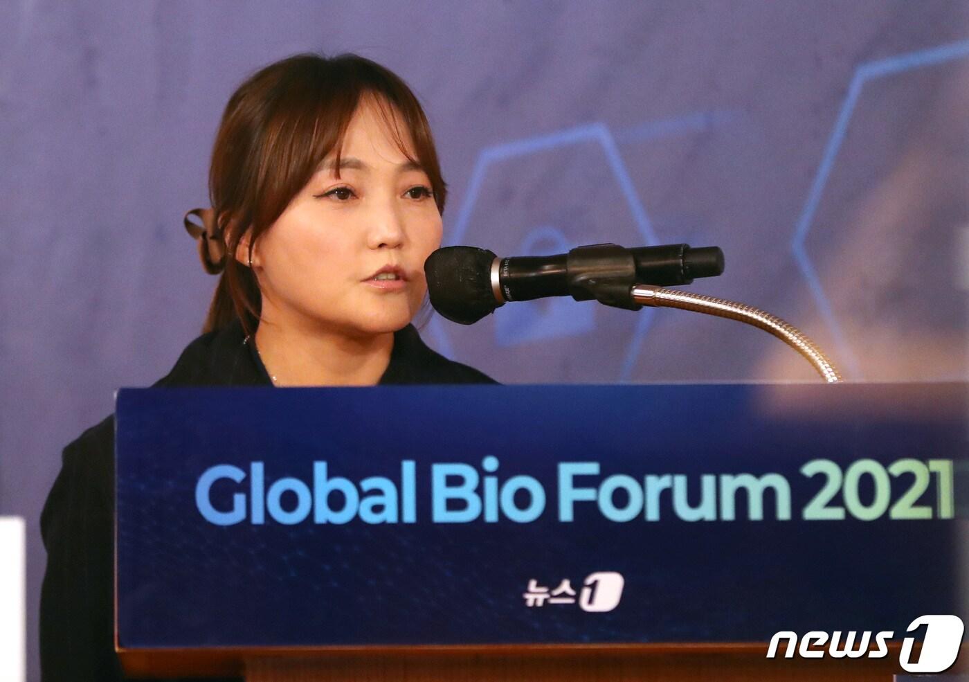 본문 이미지 - 김주희 인벤티지랩 대표가 뉴스1 글로벌 바이오포럼 '2021 위드코로나 K-바이오의 새로운 도약' 기업 IR 세션에서 발표하고 있다. 2021.11.24/뉴스1 ⓒ News1 이성철 기자