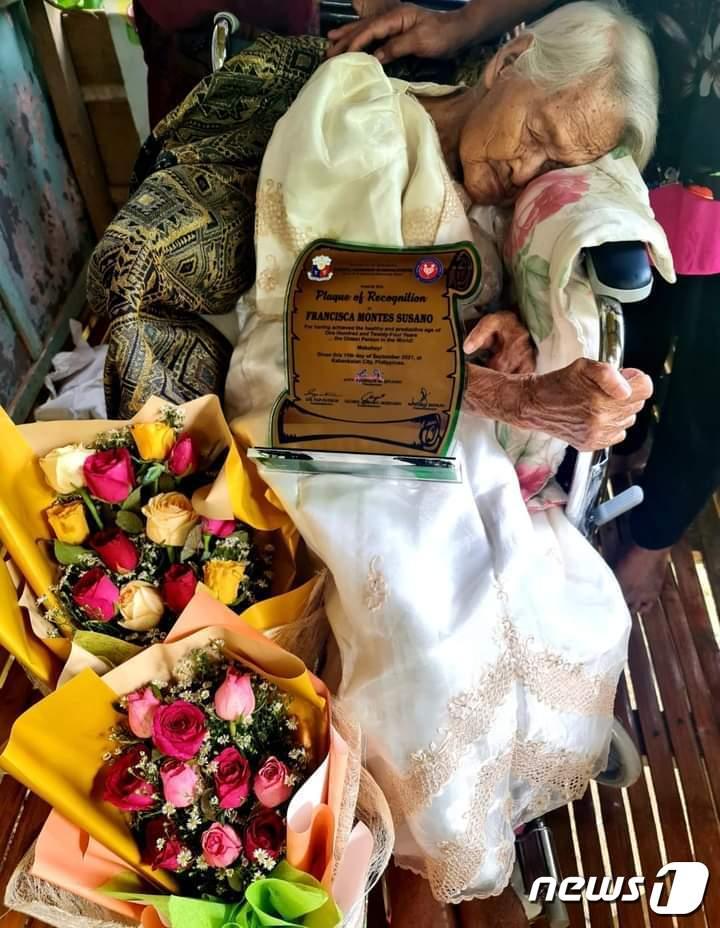 본문 이미지 - 필리핀 최고령자 프란시스코 수사노가 22일(현지시간) 사망했다. (트위터 갈무리)ⓒ 뉴스1