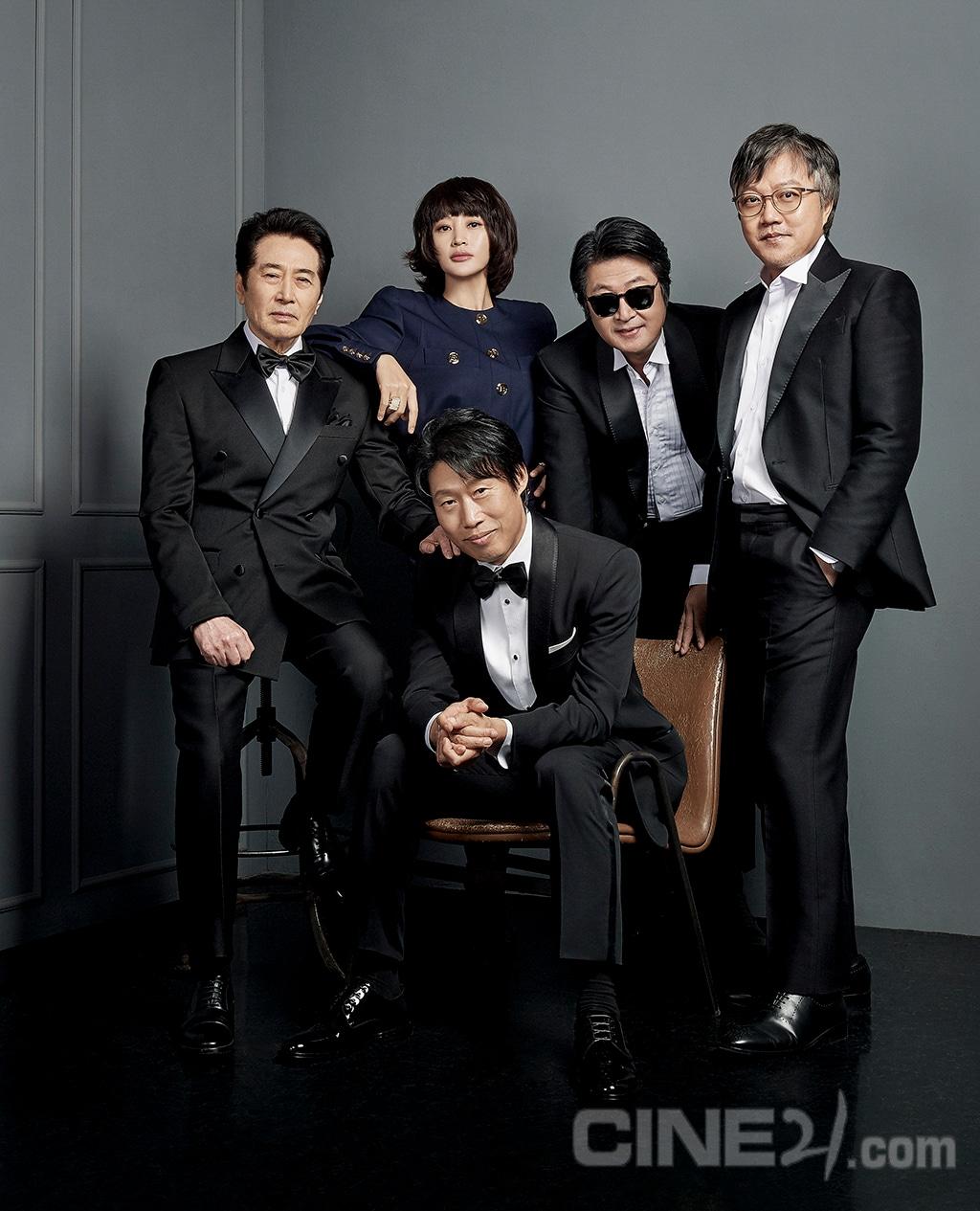 본문 이미지 - 타짜 화보/씨네21 제공 ⓒ 뉴스1