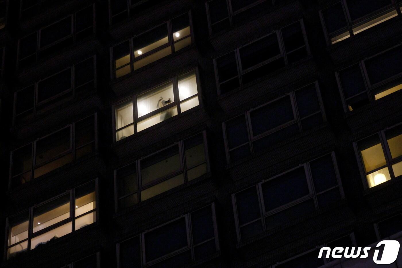 본문 이미지 - 홍콩의 코로나19 환자 격리 장소로 쓰이는 한 호텔 모습. 자료 사진. ⓒ 로이터=뉴스1 ⓒ News1 최서윤 기자