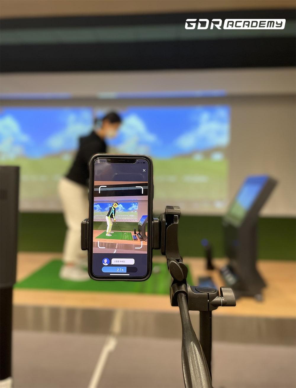 본문 이미지 - 골프존의 AI 코치 모바일 앱 서비스 이용 화면. ⓒ 뉴스1