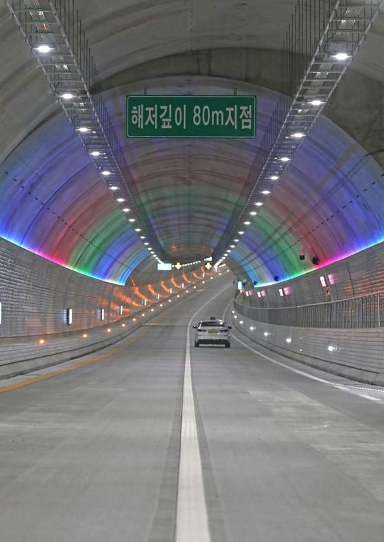본문 이미지 - 2021년 개통된 보령해저터널. 해수면 기준 최저 80m를 지나며 도로 해저터널로는 세계에서 5번째로 길다. 뉴스1 ⓒ News1 장수영 기자