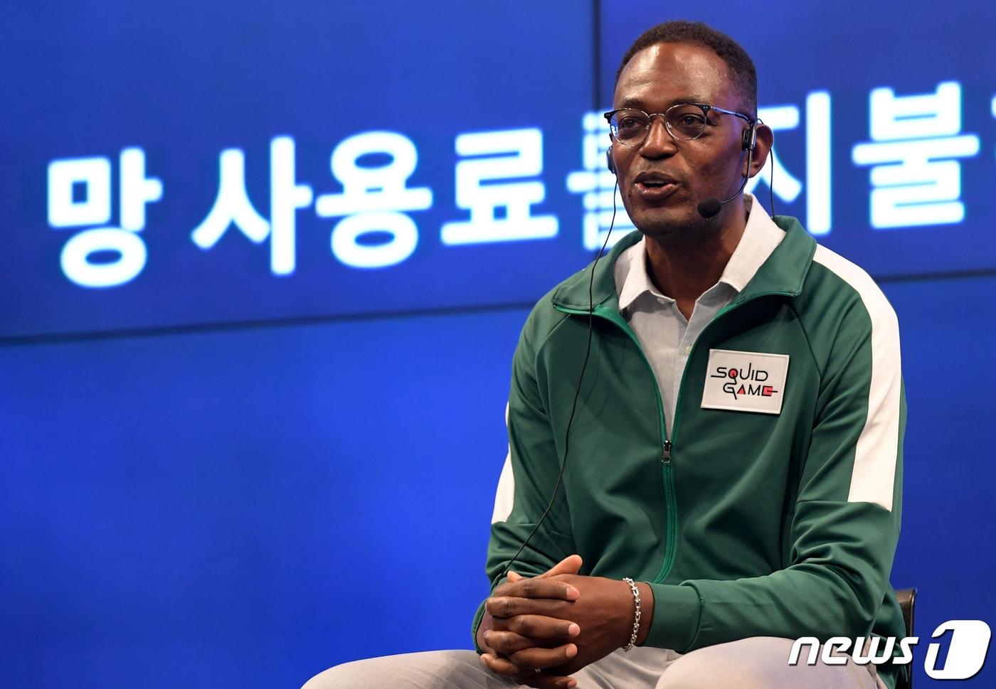 본문 이미지 - 딘 가필드 넷플릭스 정책총괄 부사장이 지난해 11월4일 서울 종로구 JW메리어트 동대문스퀘어에서 열린 미디어 오픈 토크에서 취재진 질의에 답하고 있다. 2021.11.4/뉴스1 ⓒ News1 안은나 기자