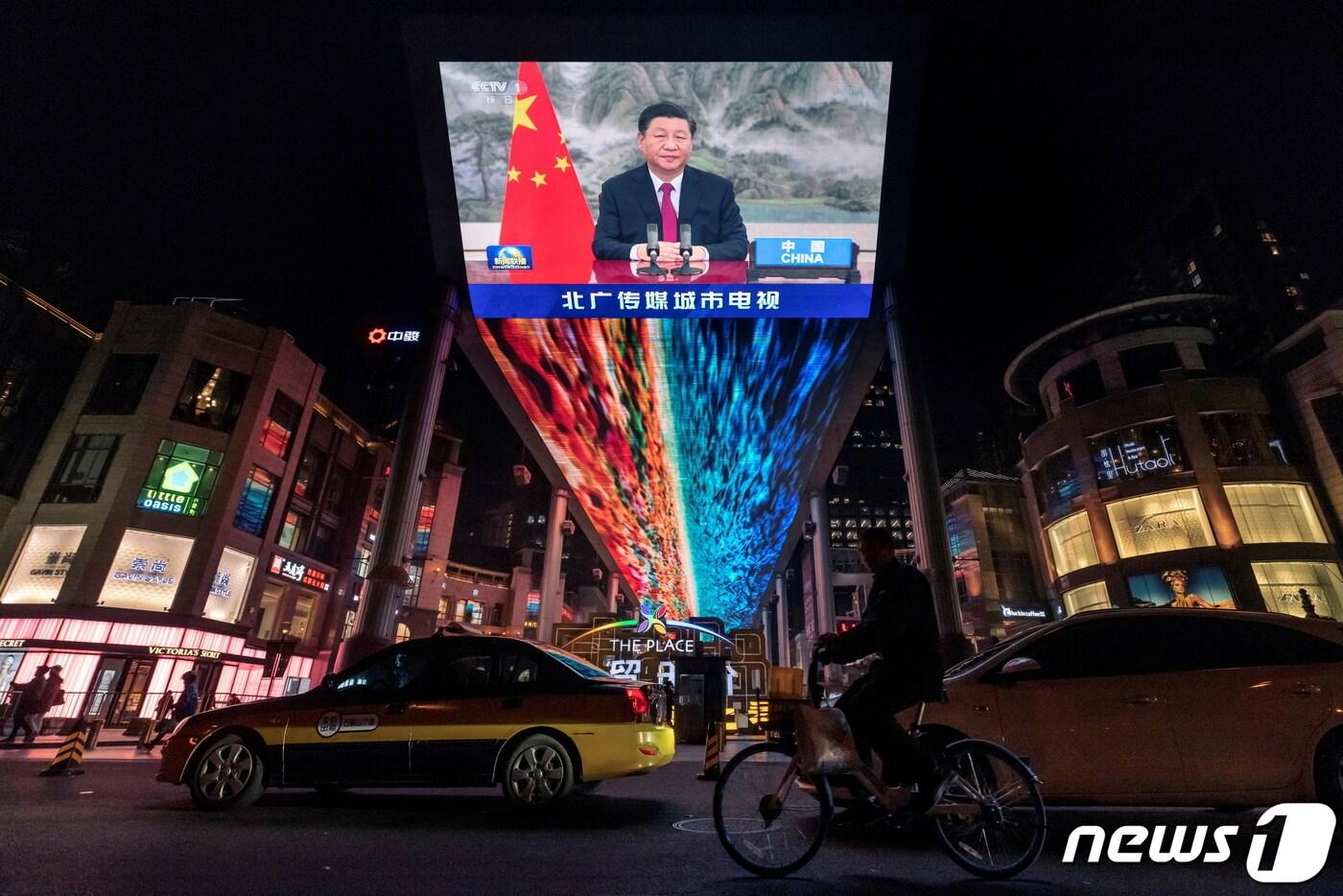 시진핑 국가주석이 4일 상하이 국가회의전람센터(NECC)에서 열린 중국국제수입박람회(CIIE) 개막식에 화상으로 참석해 기조연설을 펼쳤다. ⓒ 로이터=뉴스1 ⓒ News1 정윤영 기자