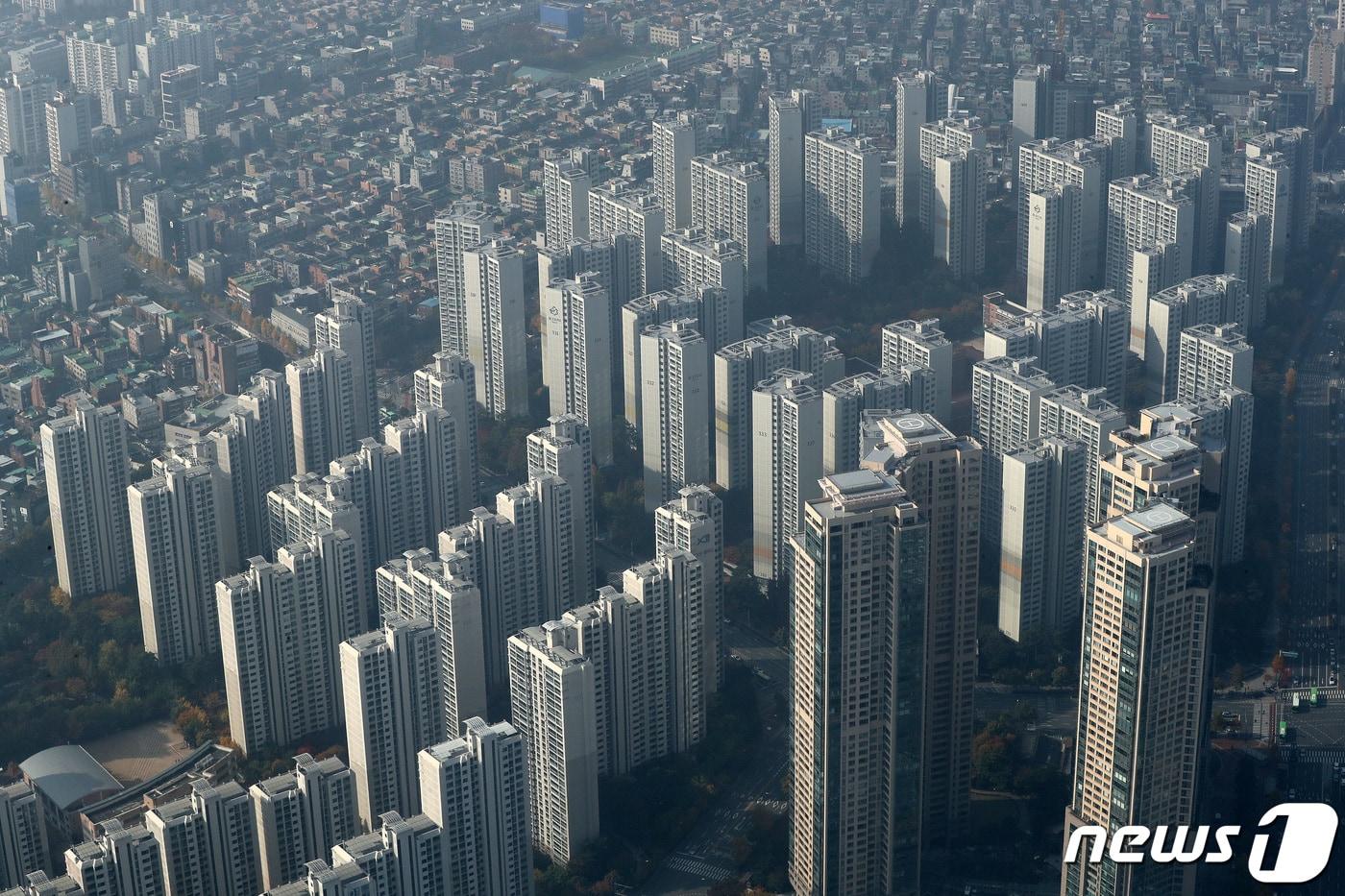 본문 이미지 - 서울 송파구 롯데월드 서울스카이 전망대에서 바라본 아파트단지. ⓒ News1 박세연 기자