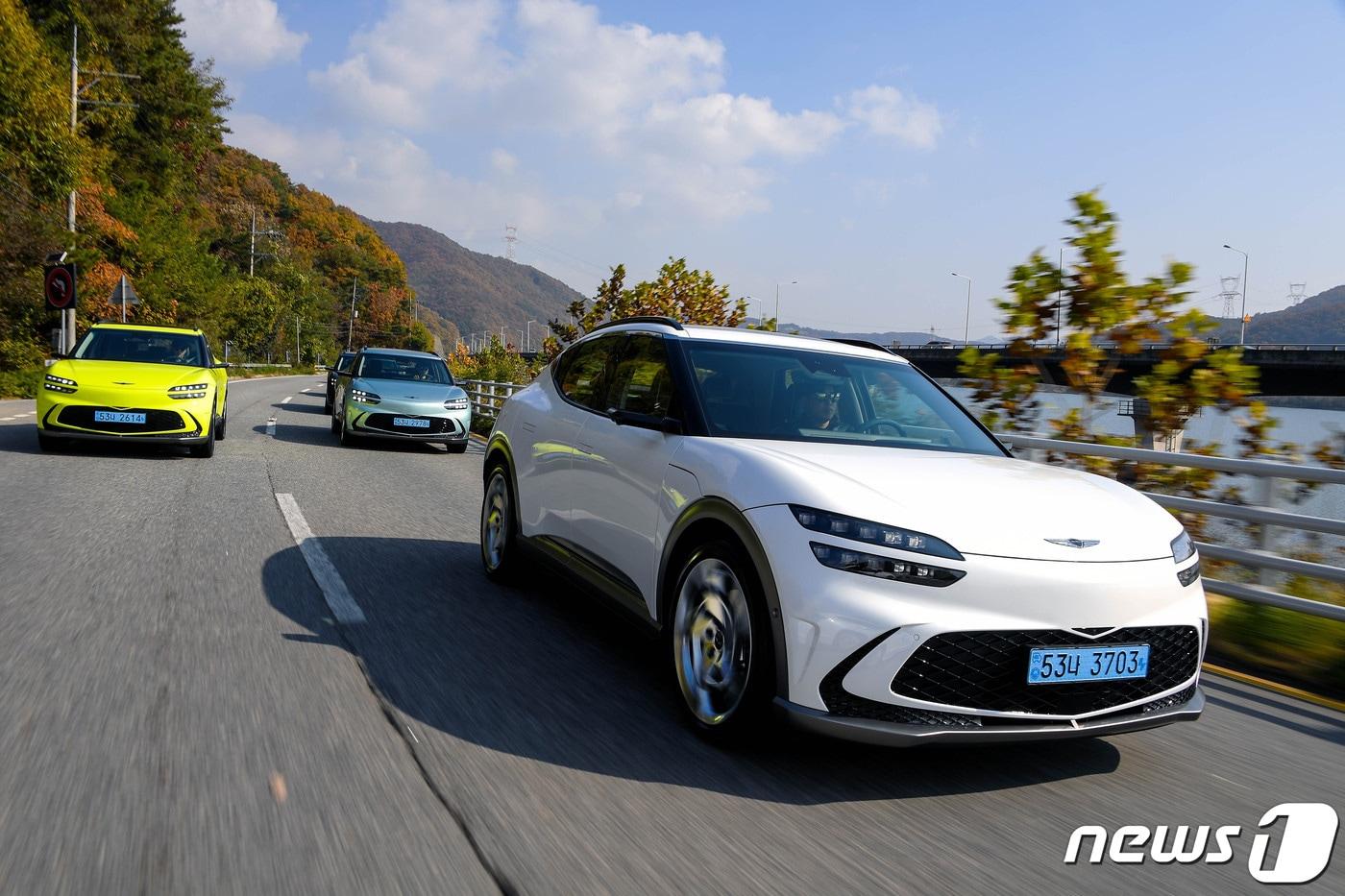 고급스럽고 역동적인 전기차