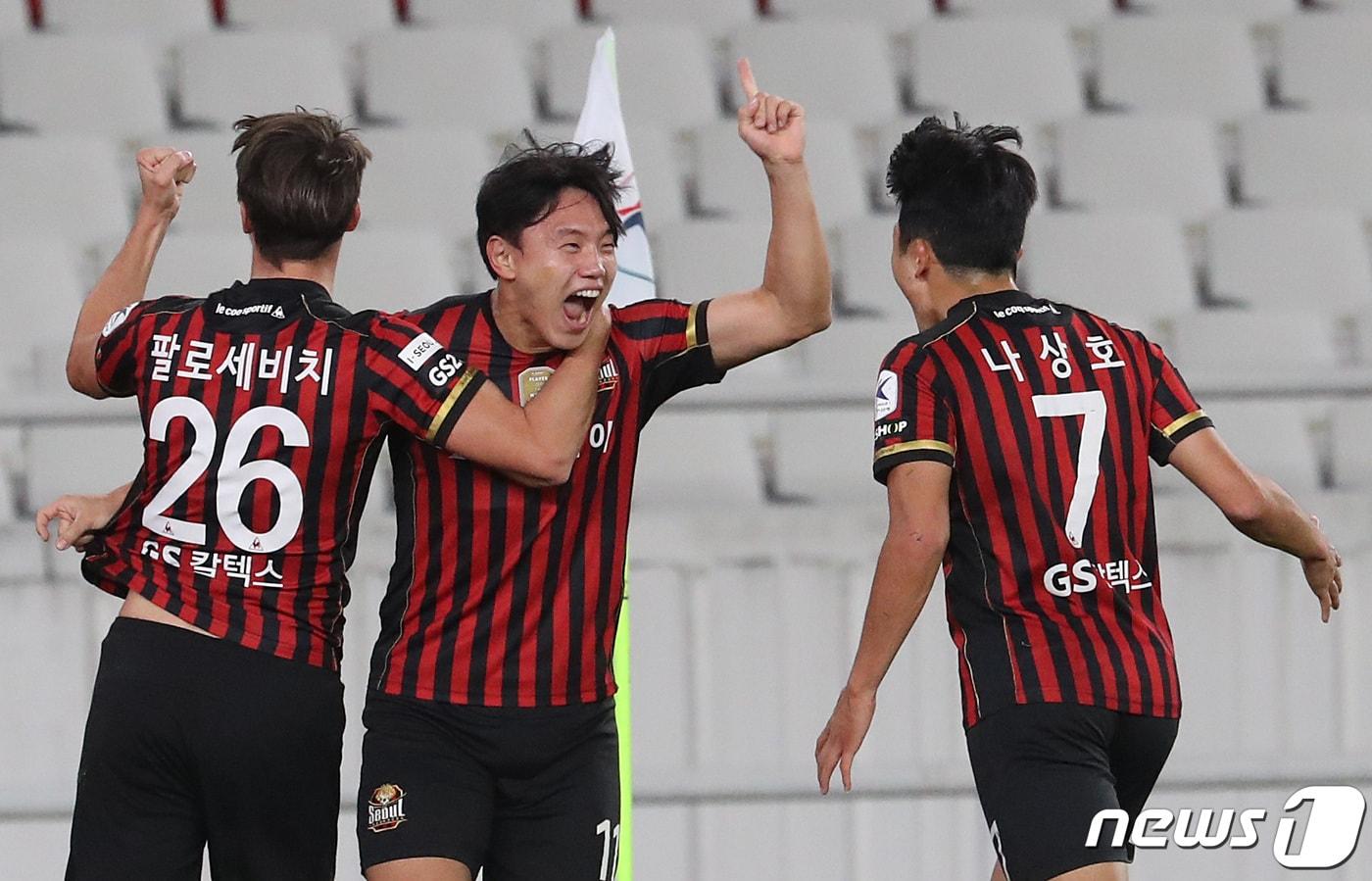 7일 서울 송파구 잠실종합운동장 올림픽주경기장에서 열린 '하나원큐 K리그1 2021' FC서울과 성남FC의 경기에서 서울 조영욱이 득점하고 있다. 2021.11.7/뉴스1 ⓒ News1 이성철 기자