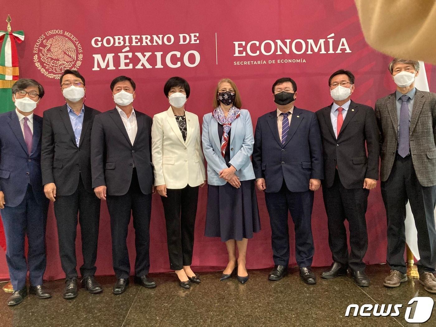 본문 이미지 - 멕시코를 방문 중인 국회 한중남미의회외교포럼(회장 김영주 더불어민주당 의원). 2021.1109 ⓒ 뉴스1 (김영주의원실 제공)