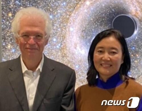 본문 이미지 - 박영선 전 중소벤처기업부 장관과 리처드 레스터 MIT 교수.ⓒ 뉴스1