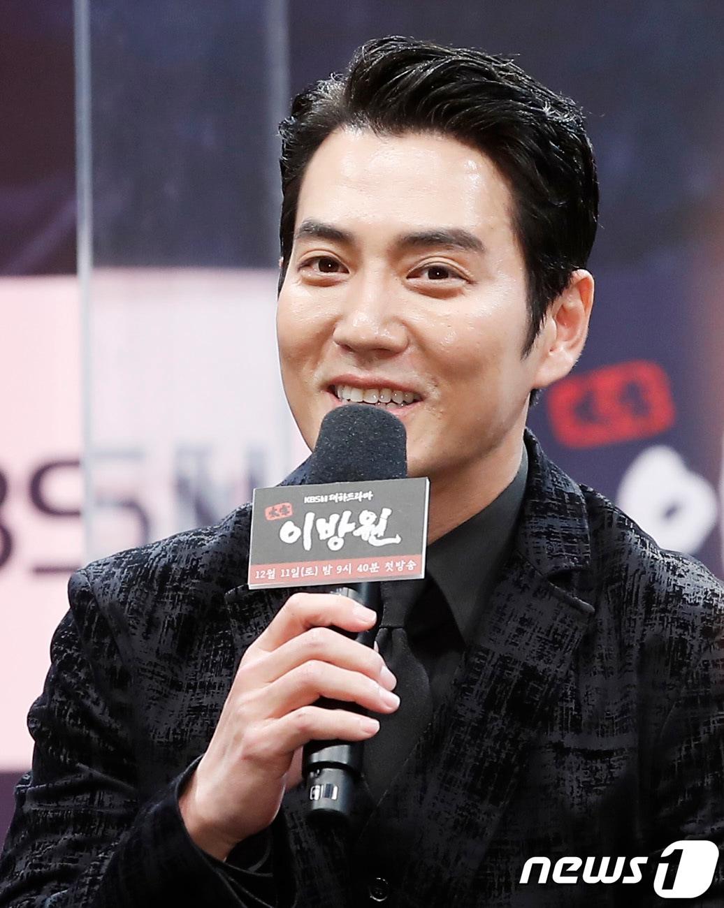 본문 이미지 - 배우 주상욱이 10일 오후 서울 영등포구 KBS아트홀에서 열린 KBS 1TV 대하드라마 ‘태종 이방원’ 제작발표회에 참석해 인사말을 하고 있다. ‘태종 이방원’은 고려라는 구질서를 무너뜨리고 조선이라는 새로운 질서를 만들어가던 여말선초(麗末鮮初) 시기, 누구보다 조선의 건국에 앞장섰던 리더 이방원(주상욱 분)의 모습을 새롭게 조명한 드라마다. 2021.12.10/뉴스1 ⓒ News1 권현진 기자