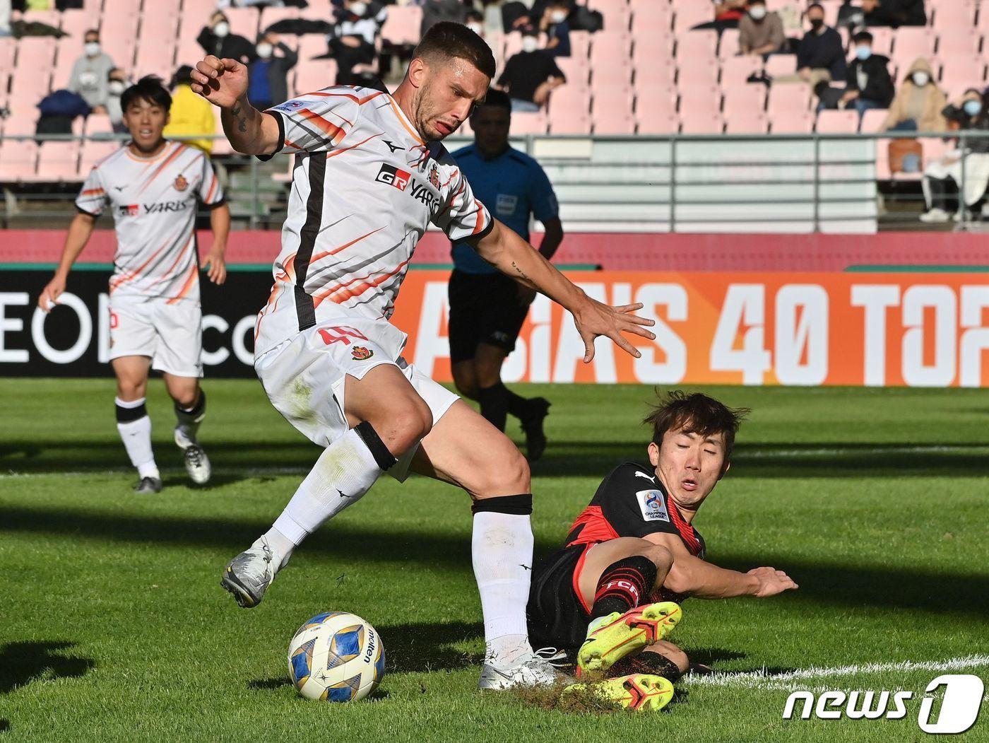 본문 이미지 - 일본 나고야 그램퍼스의 야쿠프 시비에르초크가 도핑검사에서 양성을 보였다. ⓒ AFP=뉴스1