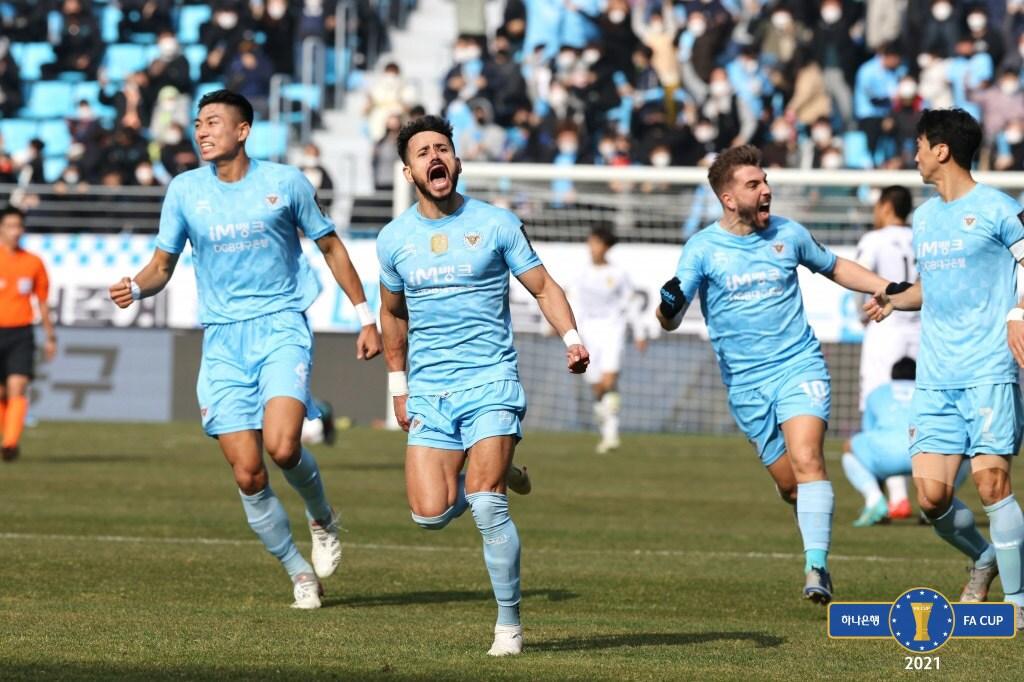 본문 이미지 - 11일 대구시 DGB 대구은행파크에서 열린 2021 하나은행 FA컵 결승 2차전 전남드래곤즈와 대구FC의 경기에서 대구 세징야가 득점한 뒤 기뻐하고 있다. (KFA 제공) 2021.12.11/뉴스1