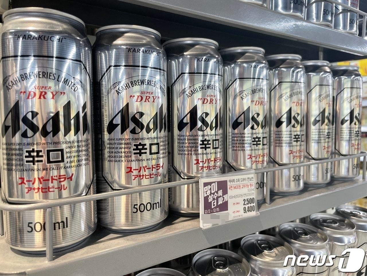 본문 이미지 - 15일 유통업계에 따르면 롯데마트에서는 일본 아사히 맥주를 할인 판매하고 있다.(신민경 기자)ⓒ 뉴스1