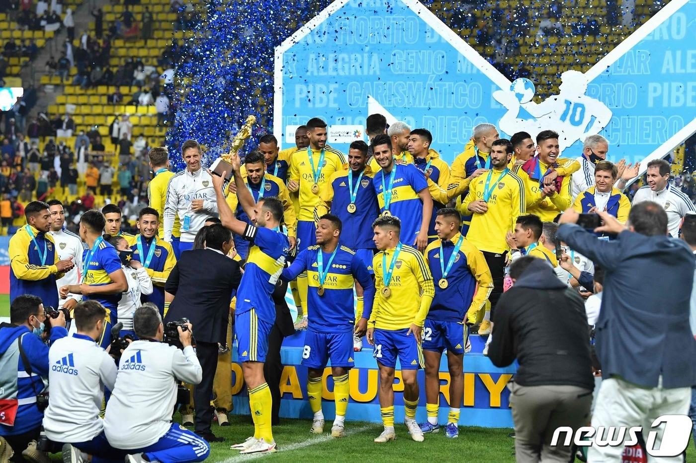 마라도나 컵에서 승리한 보카 주니어스 ⓒ AFP=뉴스1