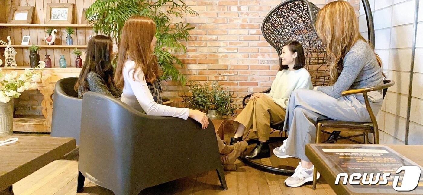 모두 한국 남성과 결혼해 화제가 된 일본인 네 자매. ⓒ 뉴스1