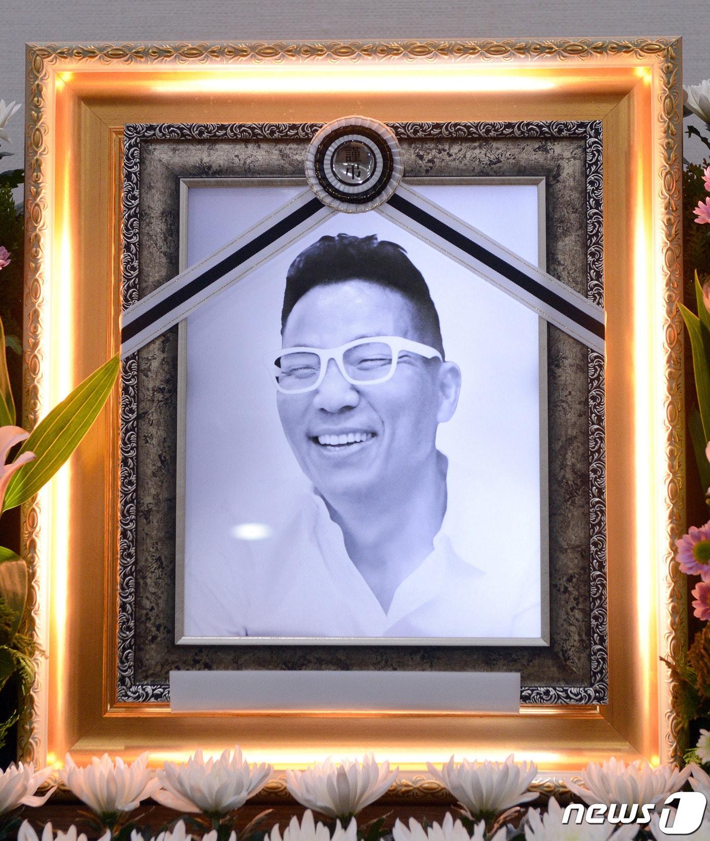 본문 이미지 - 개그맨 겸 가수 김철민 2021.12.16/뉴스1 ⓒ News1 사진공동취재단