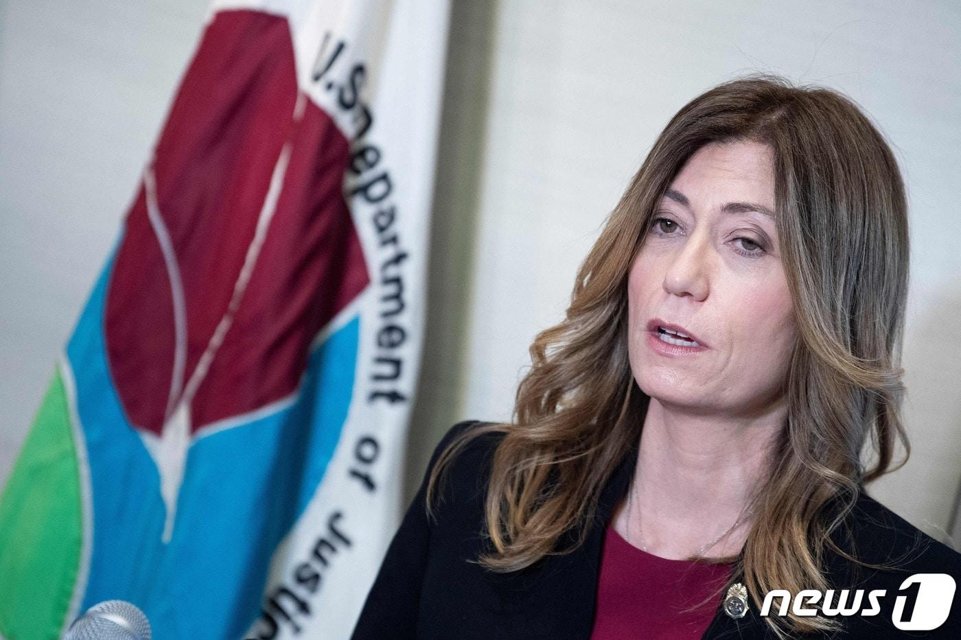 앤 밀그램 미국 마약단속국(DEA) 행정관이 16일(현지시간) 버지니아주 알링턴의 청사에서 기자회견을 하고 있다. ⓒ AFP=뉴스1 ⓒ News1 우동명 기자