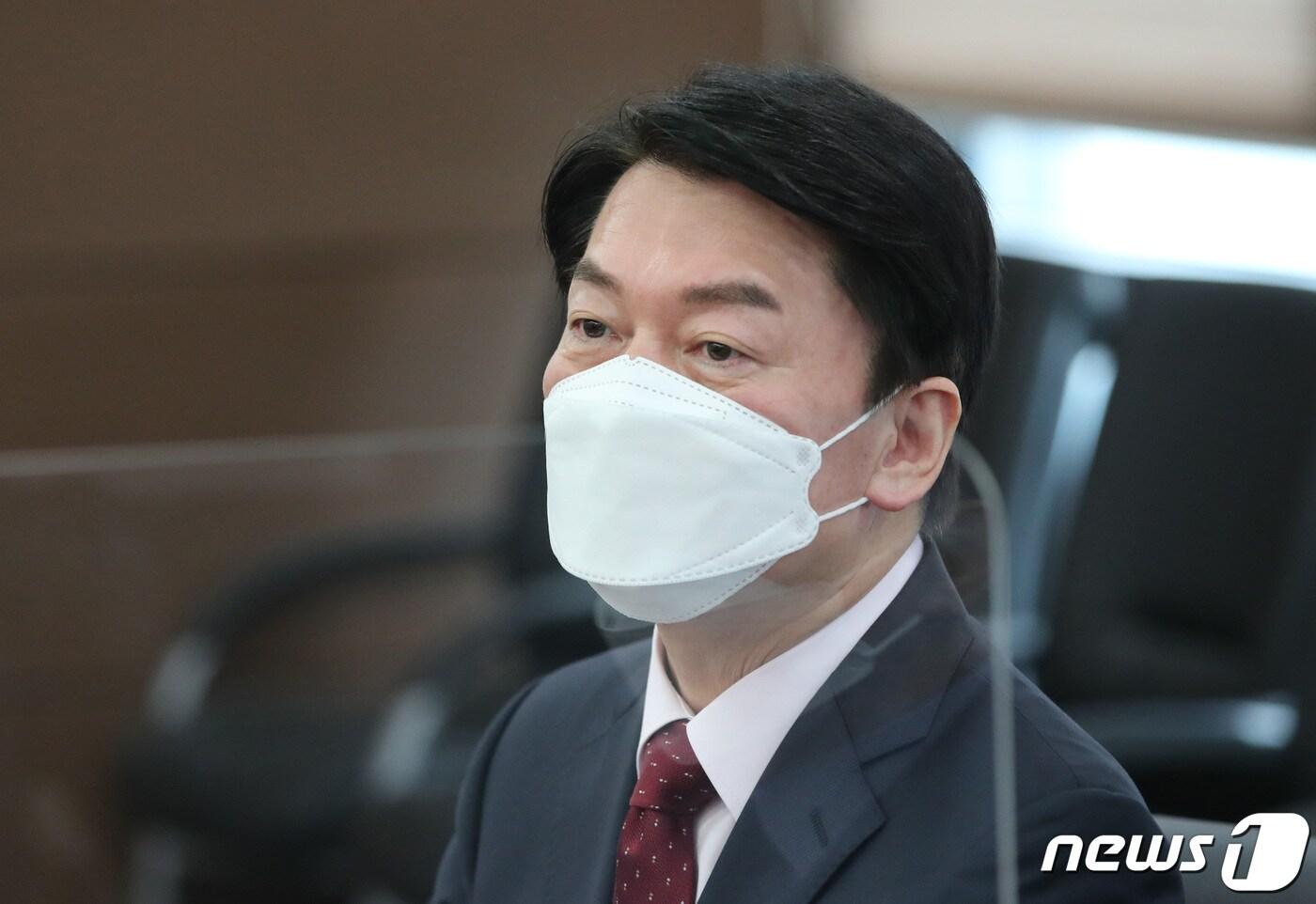 본문 이미지 - 안철수 국민의당 대통령 후보가 17일 대전 유성구 한국원자력학회를 방문해 인사말을 하고 있다. 2021.12.17/뉴스1 ⓒ News1 김기태 기자