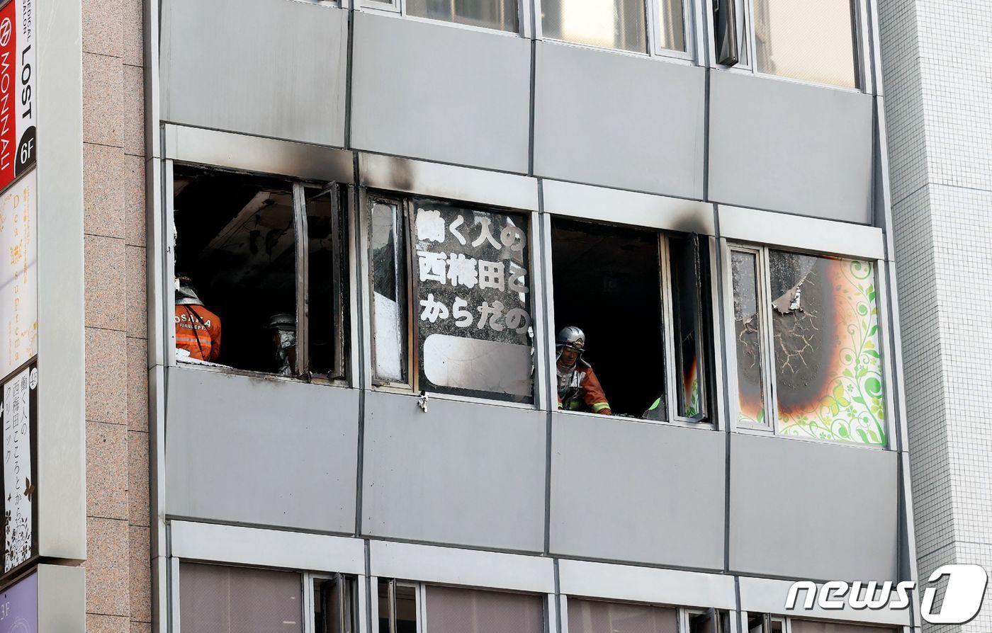 일본 오사카에 위치한 8층 규모 빌딩에 화재가 발생했다. ⓒ AFP=뉴스1 ⓒ News1 정윤영 기자