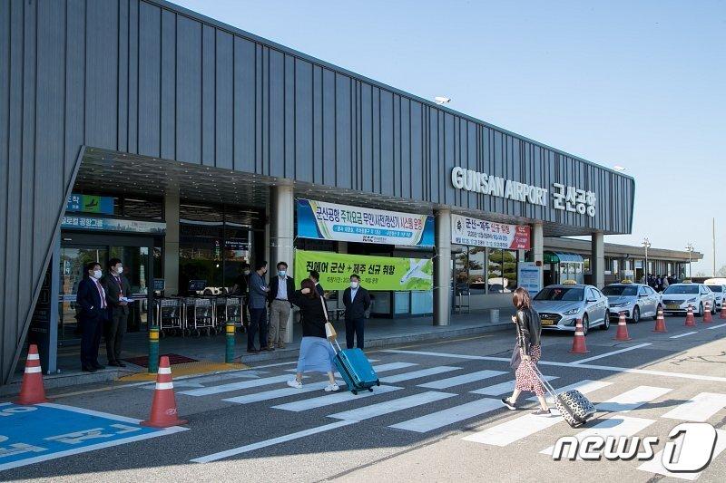 본문 이미지 - 전북 군산공항(자료사진).ⓒ 뉴스1