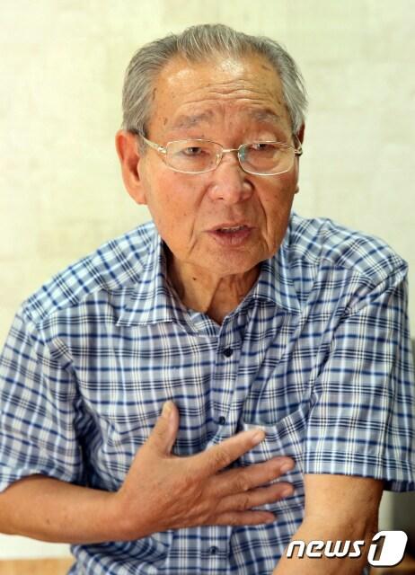 본문 이미지 - 리영희상 9회 수상자인 허영춘 전 군 의문사협의회 회장 ⓒ 뉴스1(리영희재단 제공)