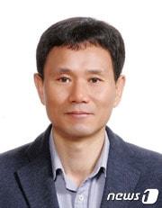 본문 이미지 - 송재 서재필 언론인상 수상한 한겨레신문 안관옥 선임기자.(광주전남기자협회 제공)2021.12.20/뉴스1 ⓒ News1
