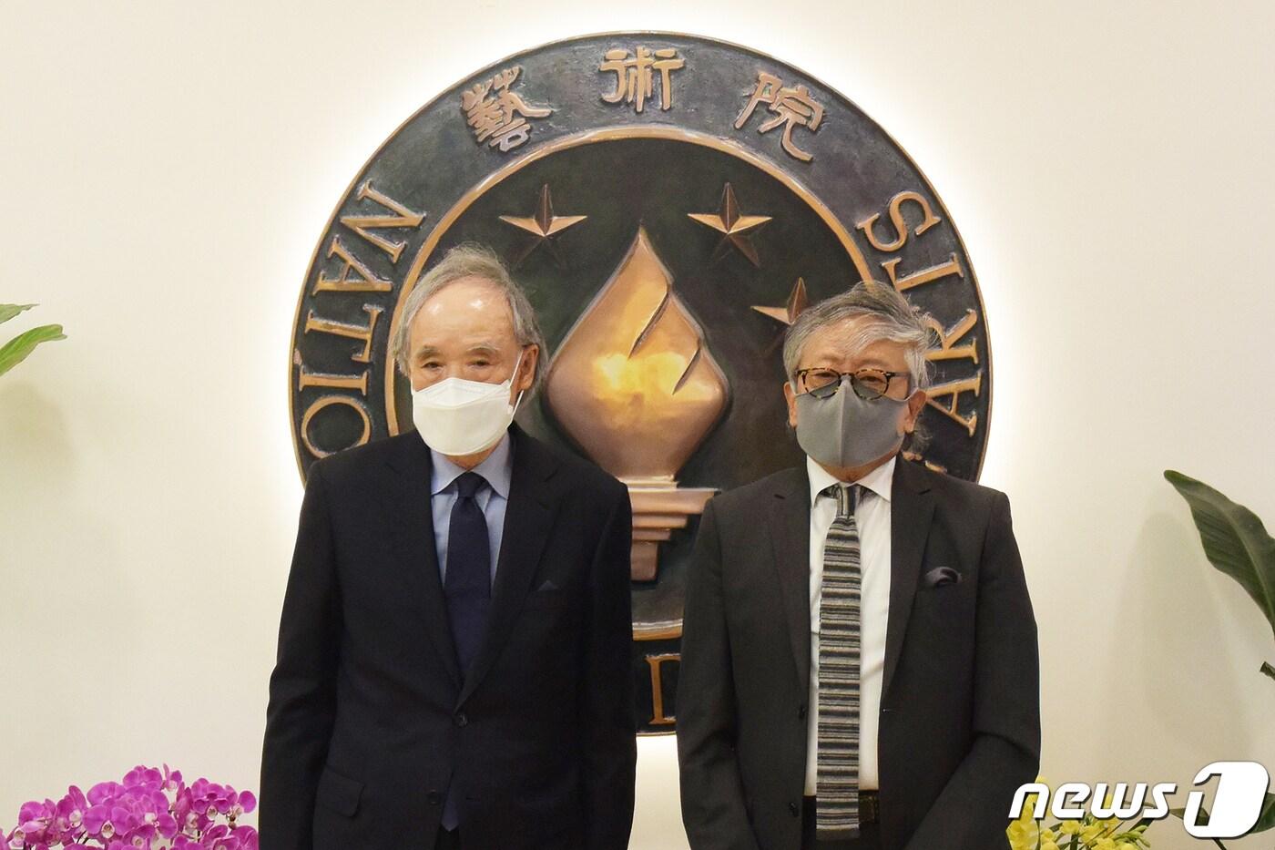 대한민국예술원 유희영 회장(왼쪽), 김 민 부회장ⓒ 뉴스1