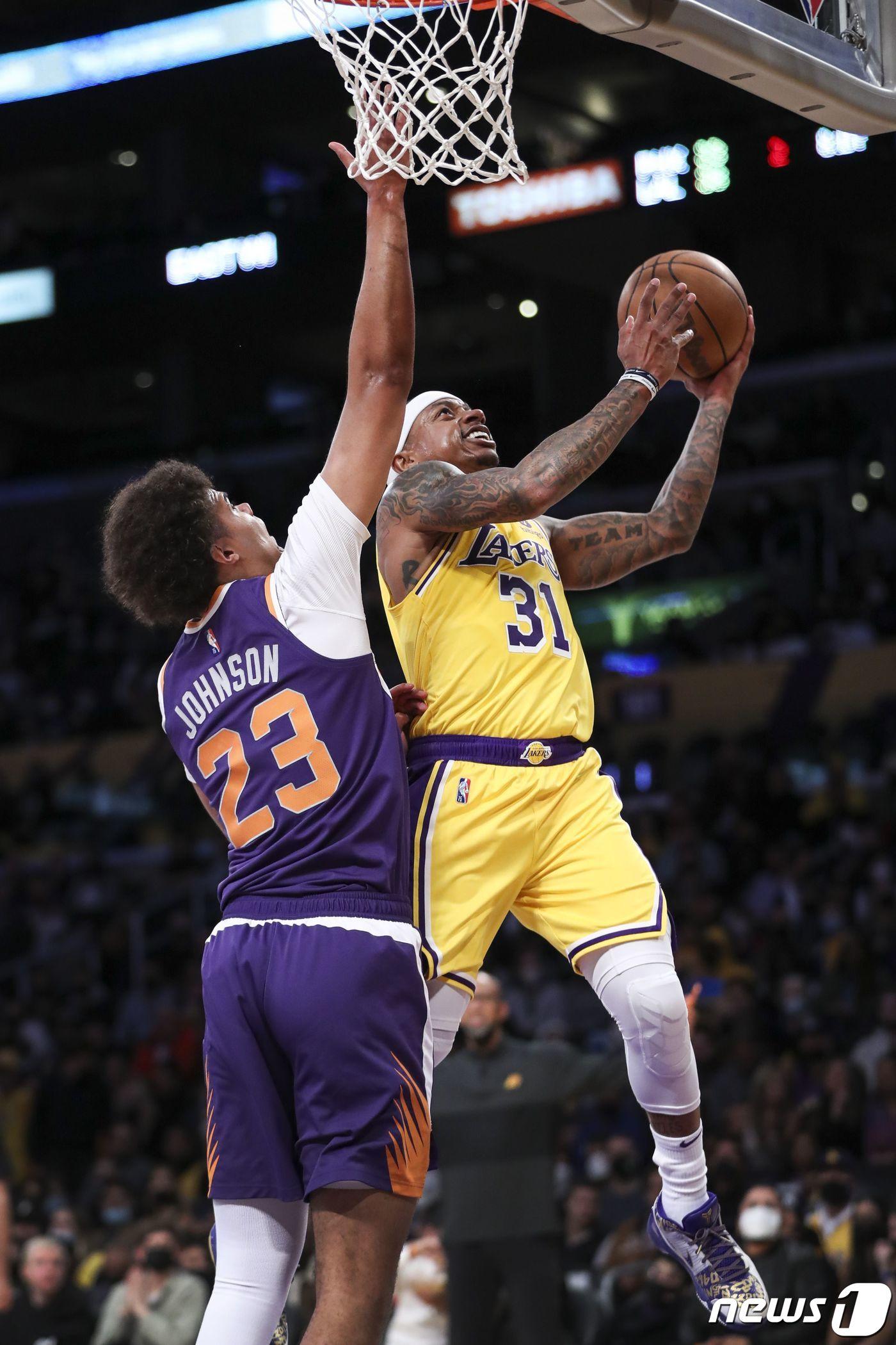 본문 이미지 - 피닉스가 레이커스를 꺾고 4연승을 달렸다.ⓒ AFP=뉴스1