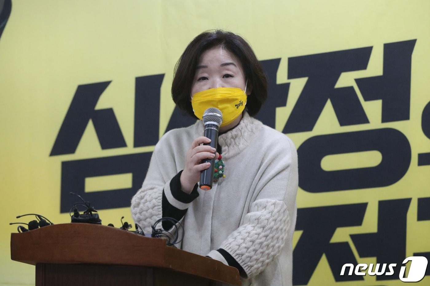본문 이미지 - 심상정 정의당 대선 후보가 22일 오후 충북 청주시 상당구 충북도당 당사에서 열린 충북선대위 발족과 기자간담회에서 발언을 하고 있다. 2021.12.22/뉴스1 ⓒ News1 김용빈 기자
