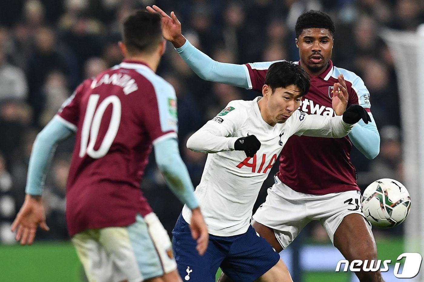 웨스트햄과의 카라바오컵 8강전에 교체로 출전한 토트넘 손흥민. ⓒ AFP=뉴스1