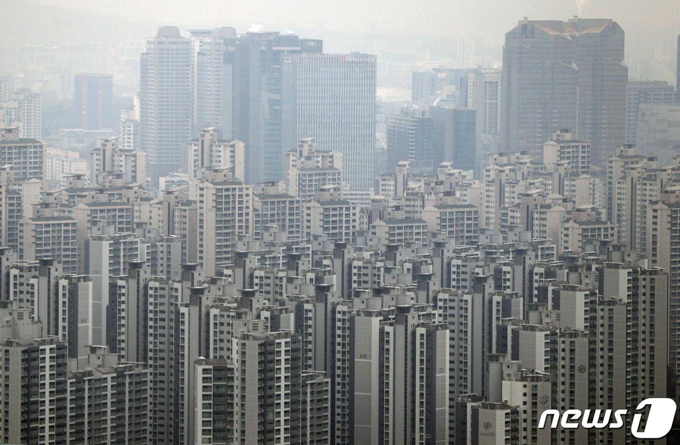 본문 이미지 - 사진은 28일 서울 아파트 단지의 모습. 2021.12.28/뉴스1 ⓒ News1 신웅수 기자