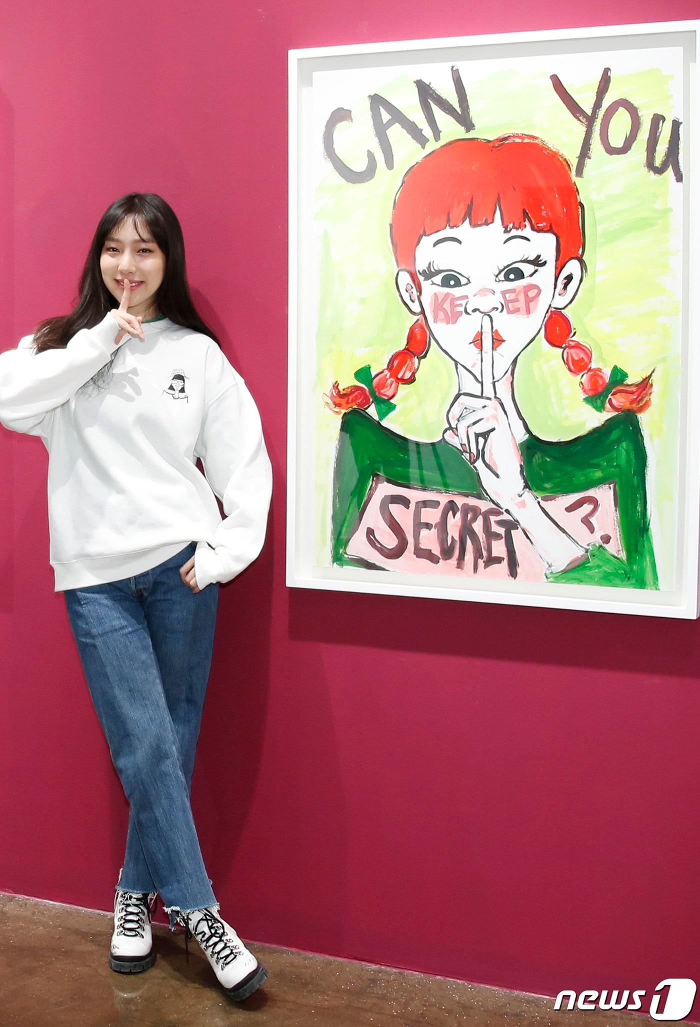 본문 이미지 - '황신혜 딸' 모델 이진이가 첫 개인전 '당신은 행복한가요'를 열었다.