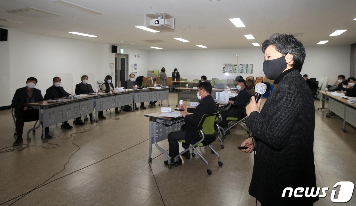 본문 이미지 - 28일 충북 청주시 도시재생허브센터에서 '청주시 주택정책 기본계획 연구용역' 최종보고회가 열리고 있다.(청주시 제공).2021.12.28/ⓒ 뉴스1