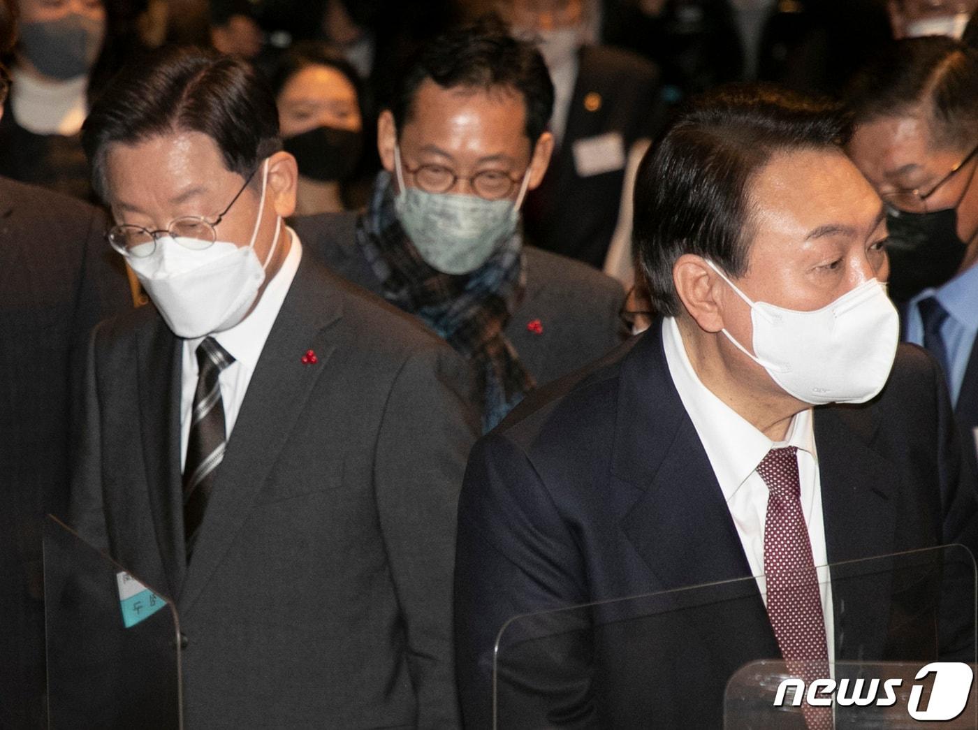 본문 이미지 - 이재명 더불어민주당 대선 후보(왼쪽)와 윤석열 국민의힘 대선 후보 ⓒ News1 구윤성 기자