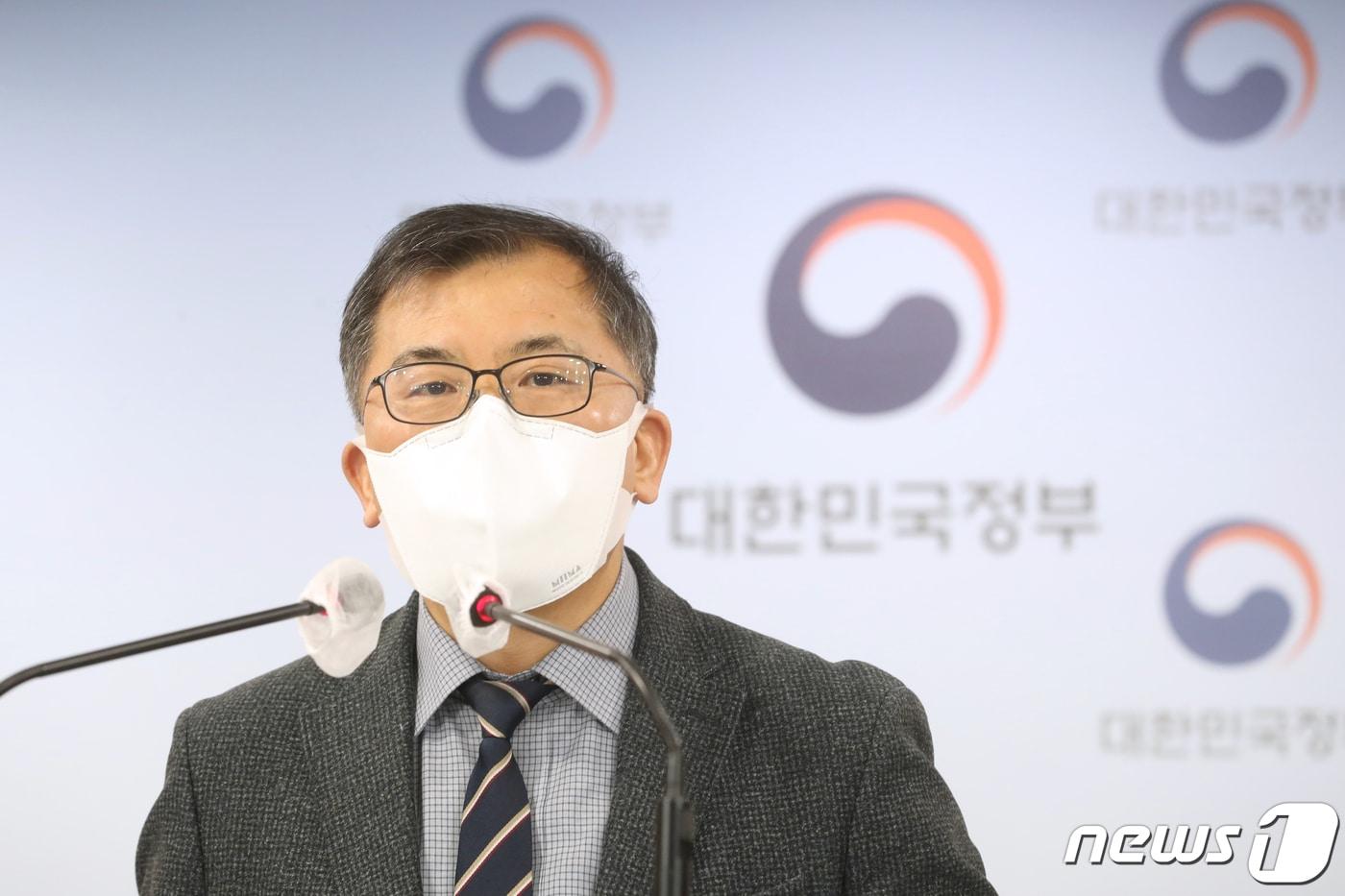 본문 이미지 - 오용수 과학기술정보통신부 방송진흥정책국장이 지난해 12월29일 서울 종로구 정부서울청사에서 유료방송업계 상생협의체 개최 관련 사전브리핑을 하고 있다.2021.12.29/뉴스1 ⓒ News1 ,송원영 기자
